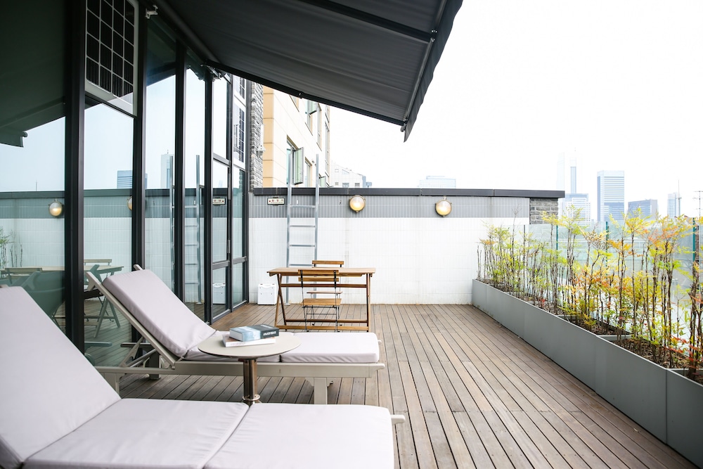 Signature Room, 1 King Bed, Terrace, Park View photo 3