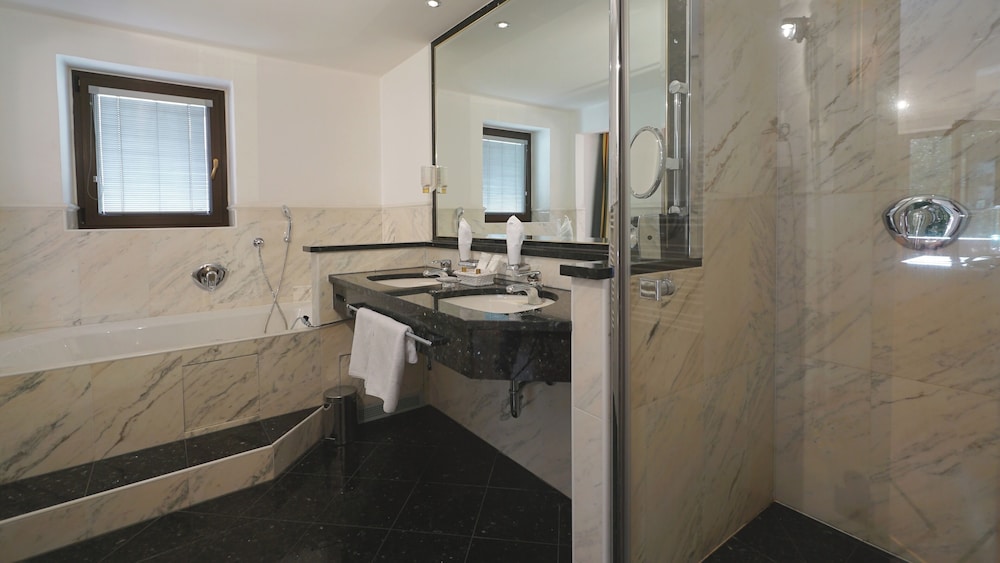 Standard Suite - Photo 4