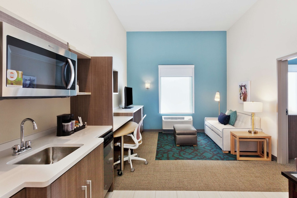 Suite, 1 King Bed, Accessible (Hearing) photo 3