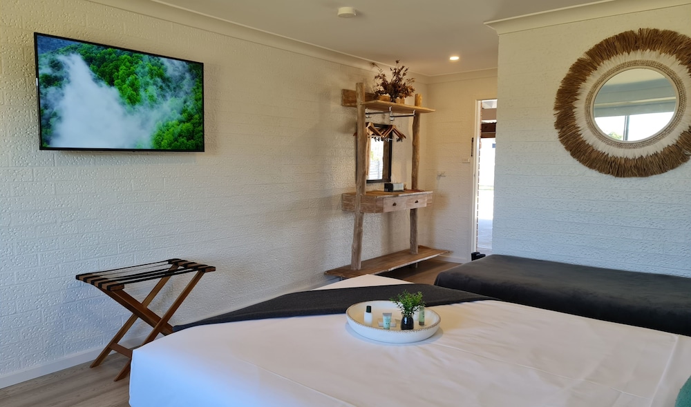 Triple Room (1 Queen Bed and 1 Single Bed) photo 2