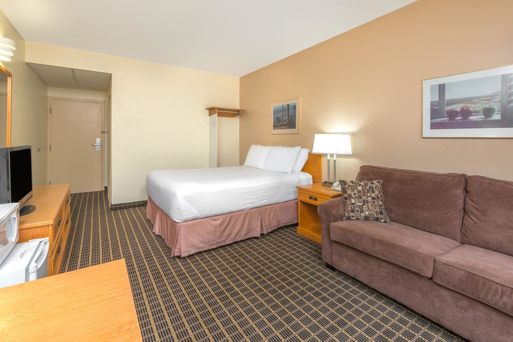 Studio Suite, 1 Queen Bed, Non Smoking photo 1