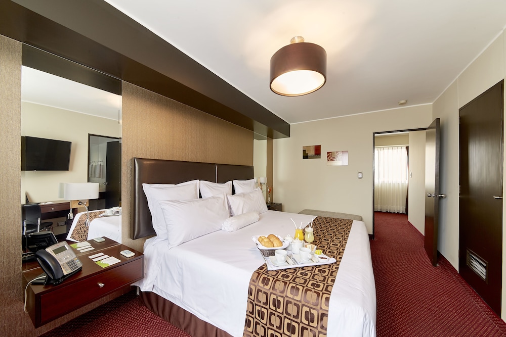 Superior Junior King Room photo 2