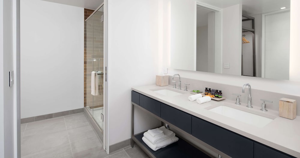 Suite, 1 Bedroom, Accessible (Hearing) thumbnail 6