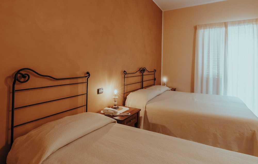 Triple Room - Photo 2