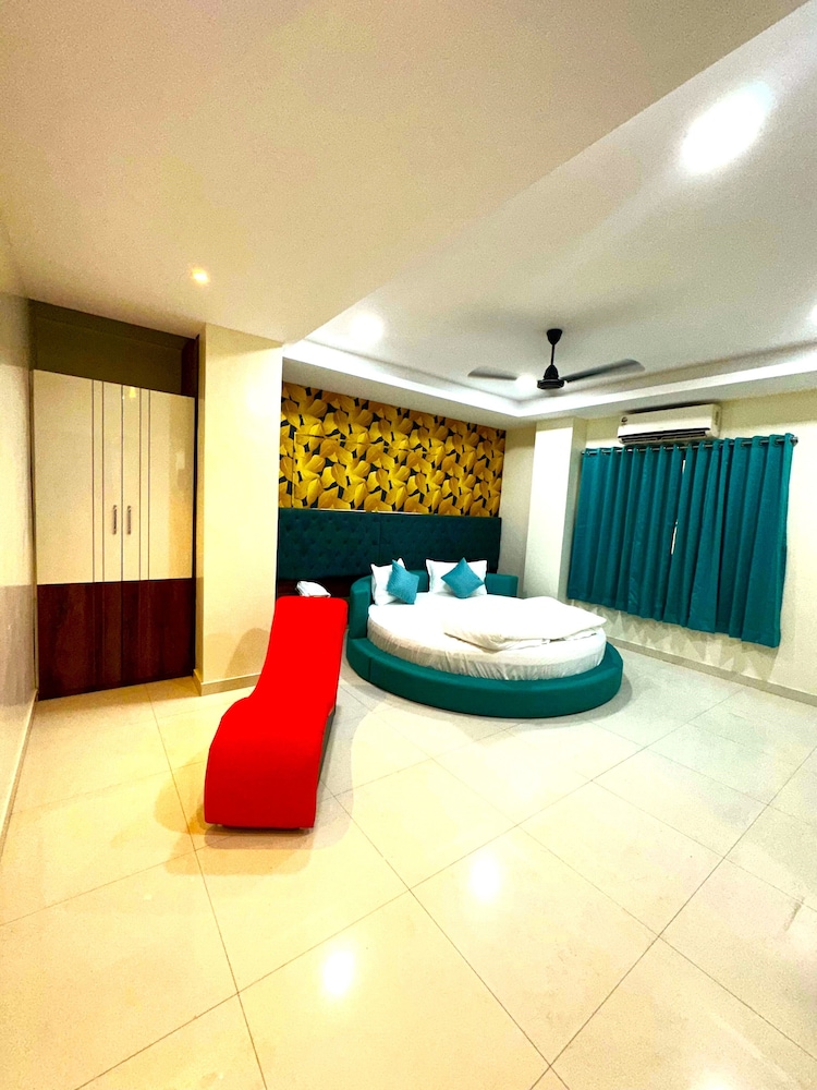 Super Deluxe Room With City View - Photo 4
