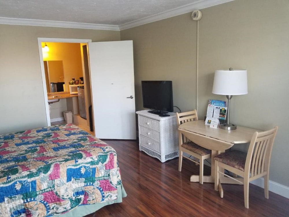 Standard Room, 1 Queen Bed - Photo 2