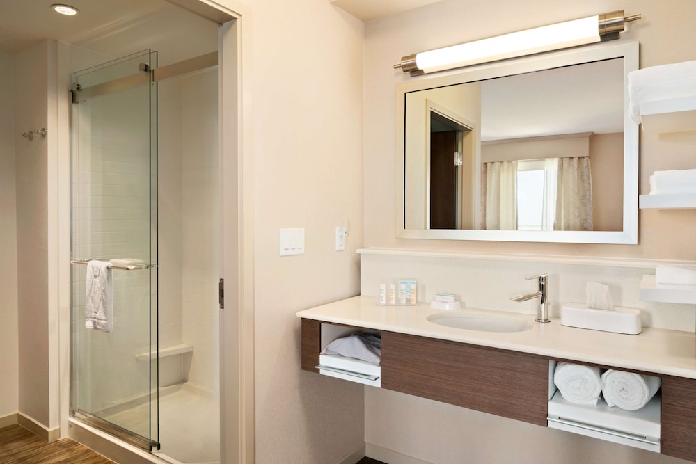 Studio, 1 King Bed with Sofa bed, Refrigerator & Microwave (With Wet Bar)