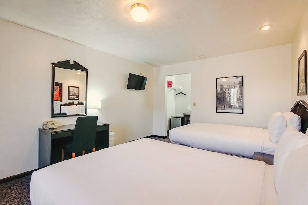 Double Queen Room photo 3