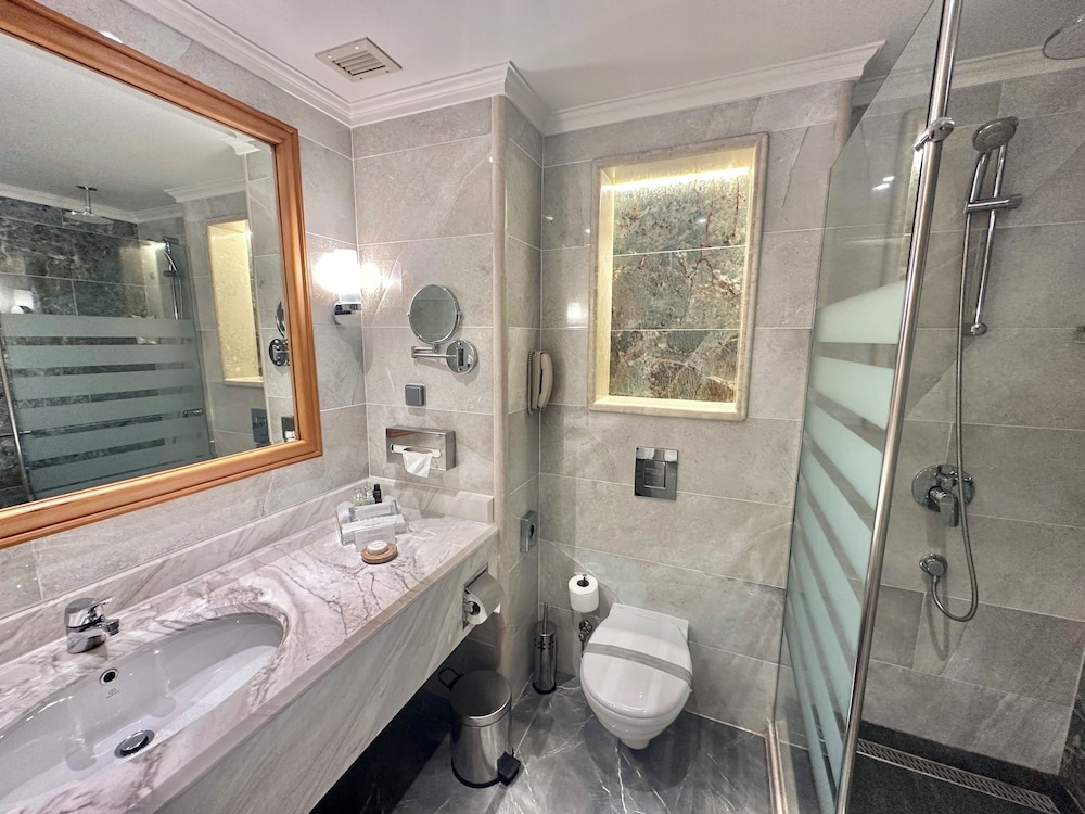 Deluxe Room, Sea View - Photo 4