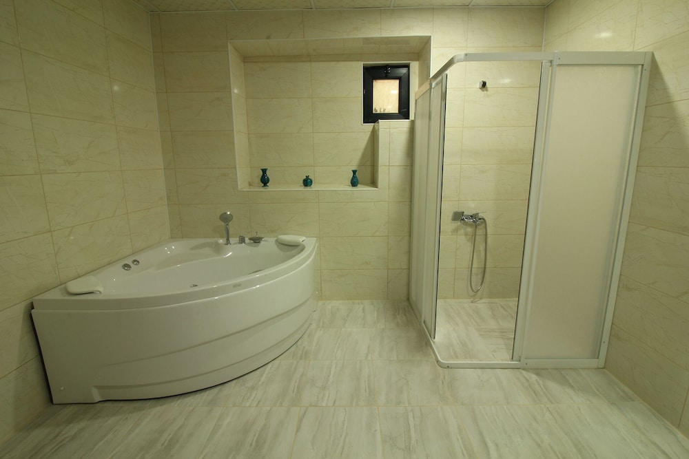 Twin Room - Photo 5