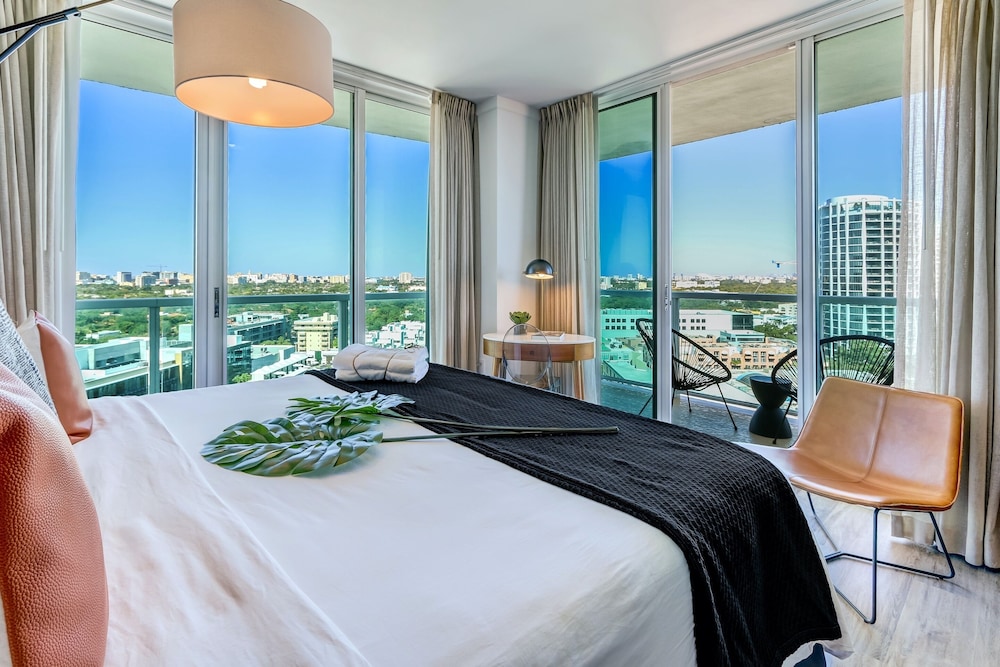 Incredible City & Partial Bay View Corner Deluxe Studio in Coconut Grove photo 1
