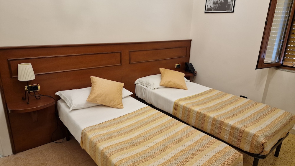 Basic Double or Twin Room, 2 Twin Beds