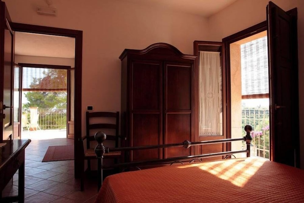 Deluxe Quadruple Room, Partial Sea View