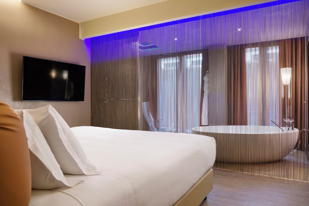 Signature Room, Jetted Tub (Wellness) photo 1