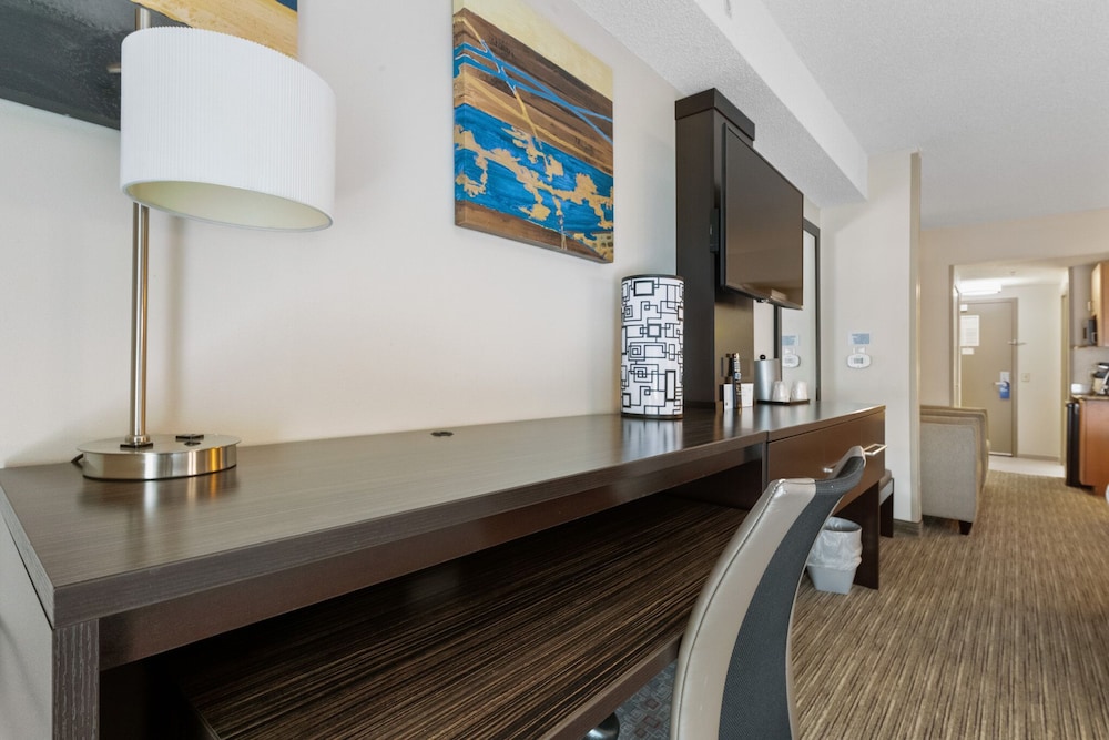 Suite, 1 King Bed (Whirlpool) - Photo 5