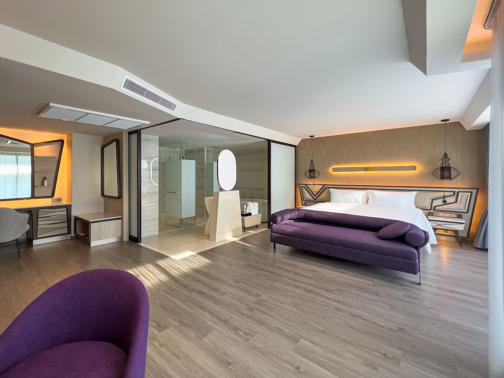 Amethyst Grand Executive - Photo 6
