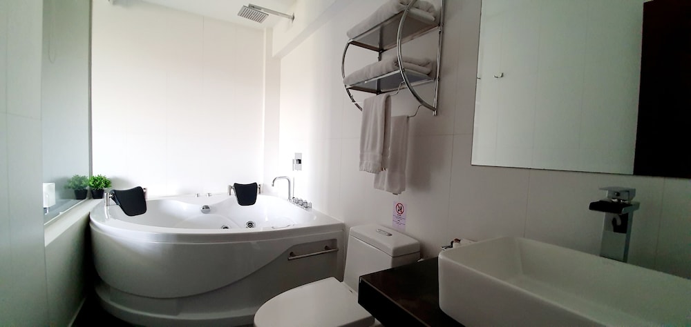 Deluxe Suite photo 3
