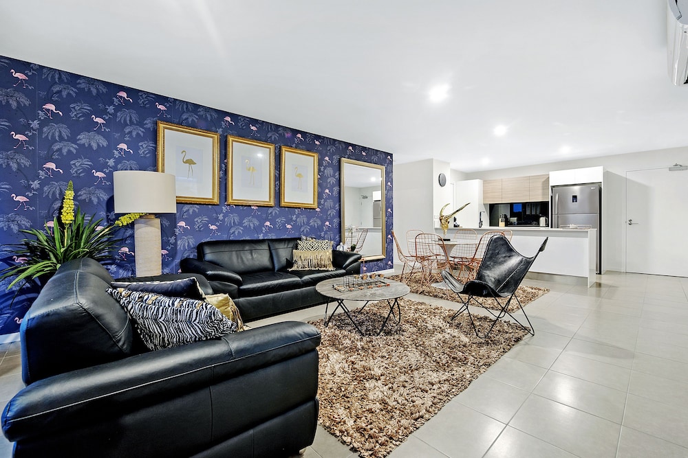 Family Penthouse, Pool Access, Mountain View photo 2