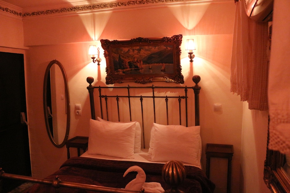 Standard Double Room, Jetted Tub (Basement) photo 3