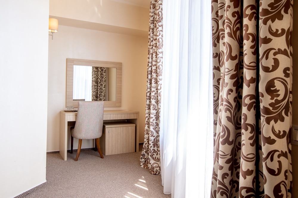 Superior Double Room, Partial Sea View - Photo 7