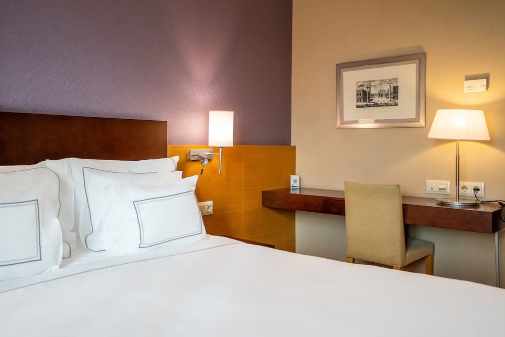 Standard Double Room - Photo 10