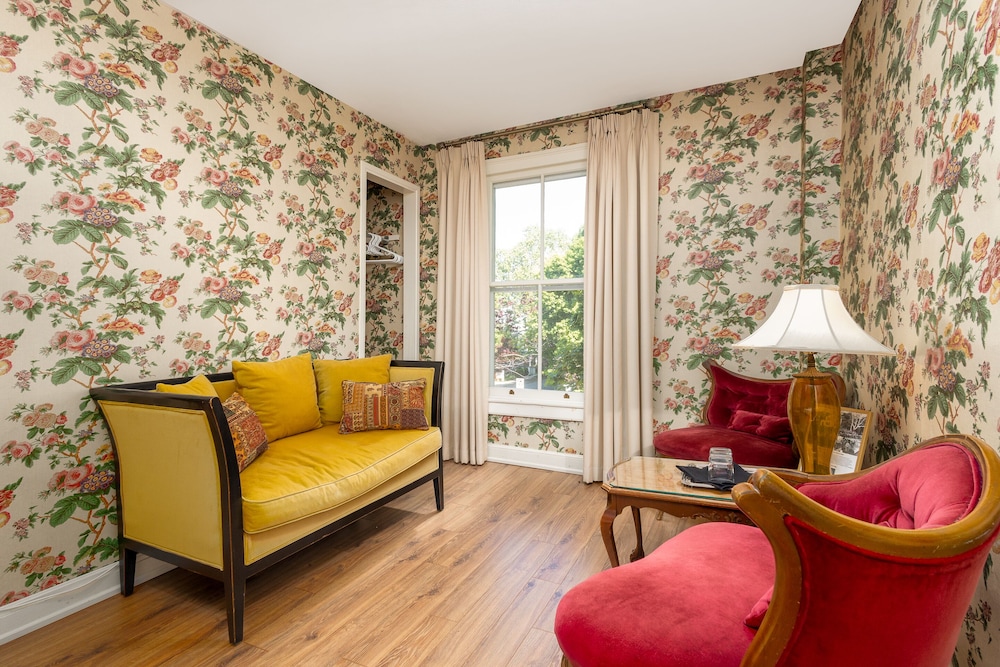 Classic Single Room, 1 Queen Bed photo 3