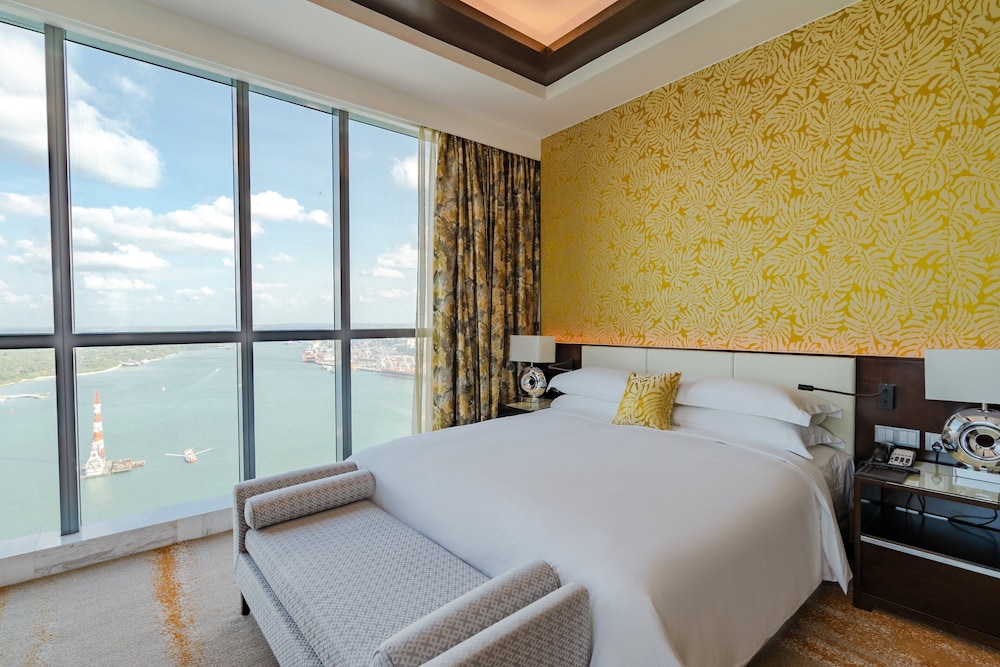 Ambassador Suite - Sea View / City View - Photo 3