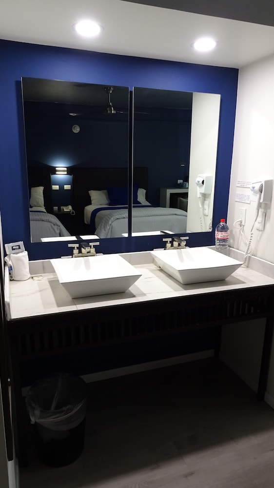 Executive Room, 2 Double Beds, Refrigerator photo 3