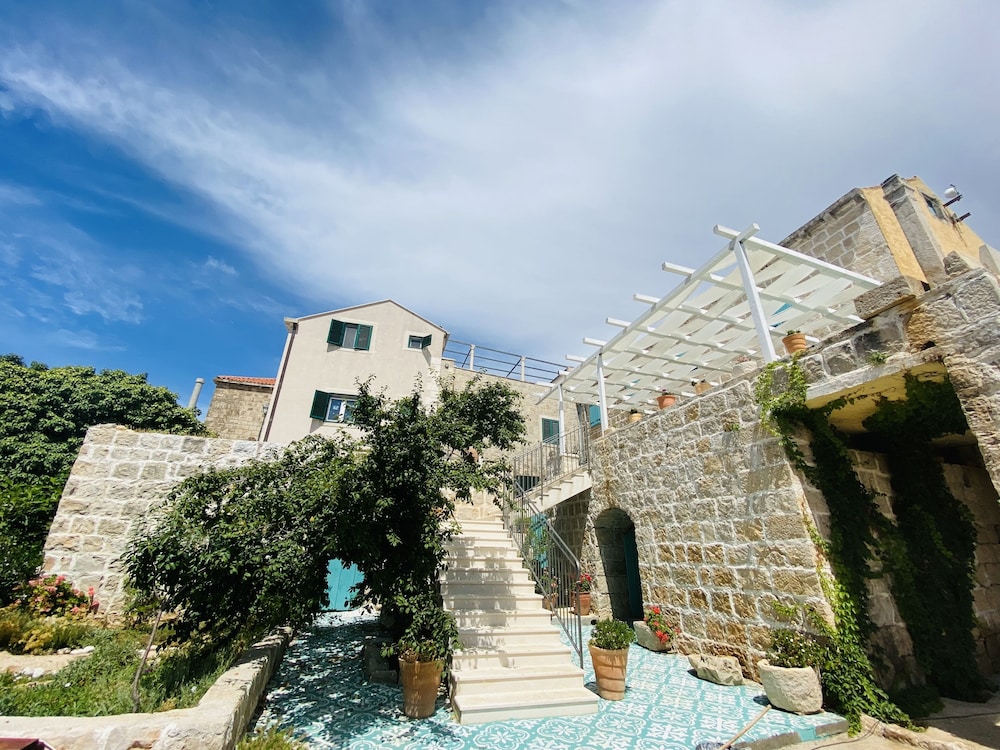 Villa photo 3