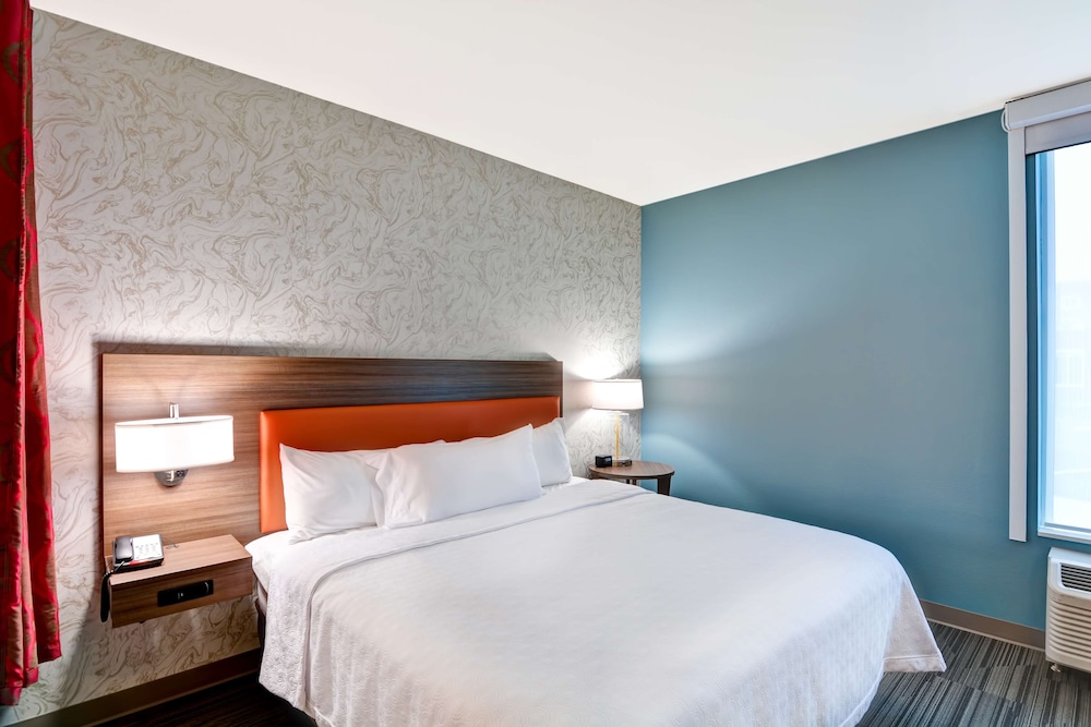 Suite, 1 King Bed, Accessible, Bathtub photo 1