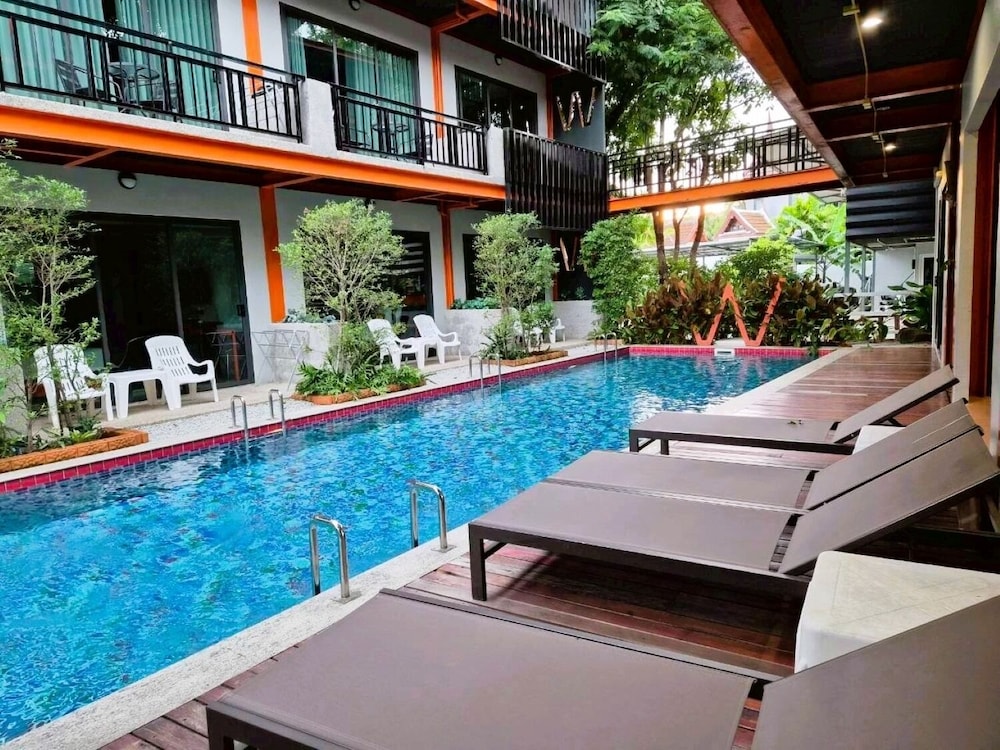 Deluxe Double or Twin Room, Pool Access