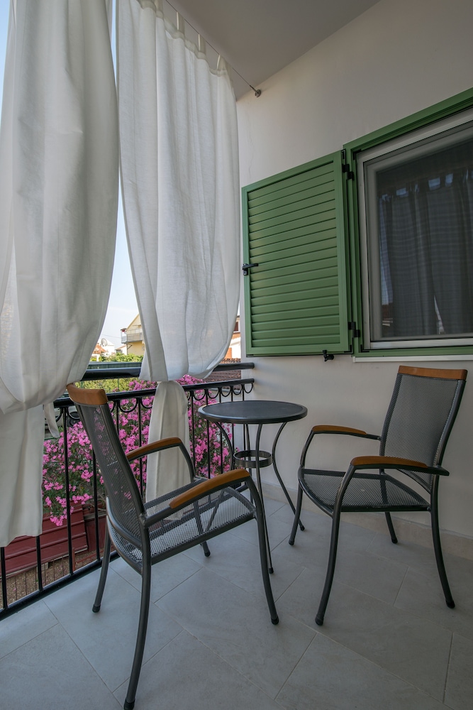 Family Apartment, 1 Bedroom (Olive) photo 2