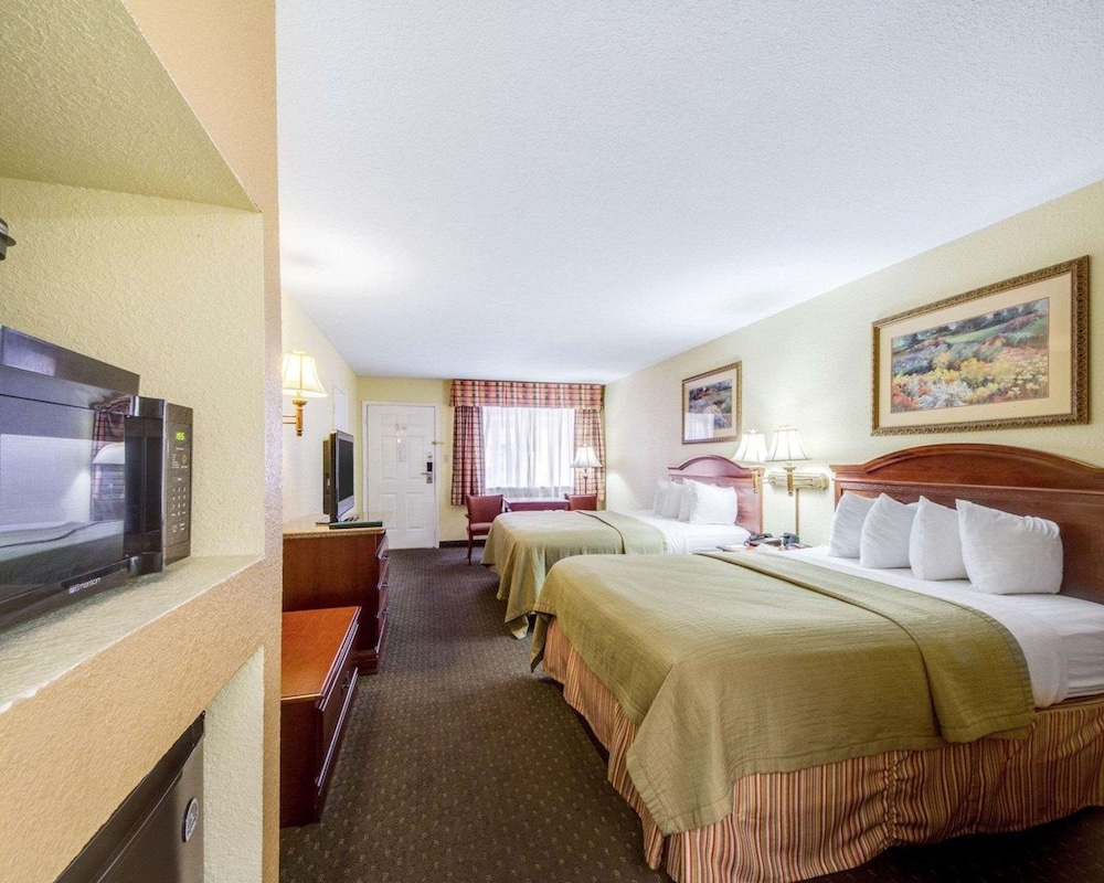 Room, 2 Queen Beds, Accessible, Non Smoking - Photo 1