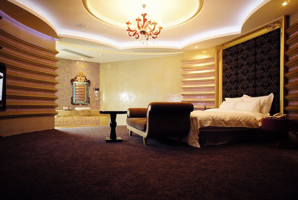 Paragon Suite Check in time starts from 6pm photo 1