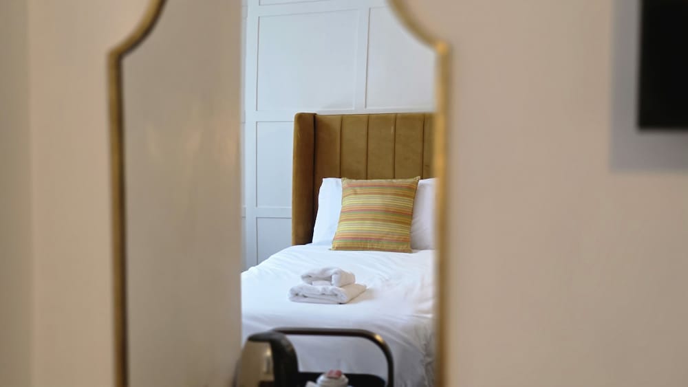 Classic Twin Room - Photo 2