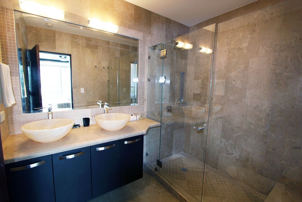 1BR POOL SUITE W/Kitchen, Plunge pool, Living room, 2 XL balconies photo 2