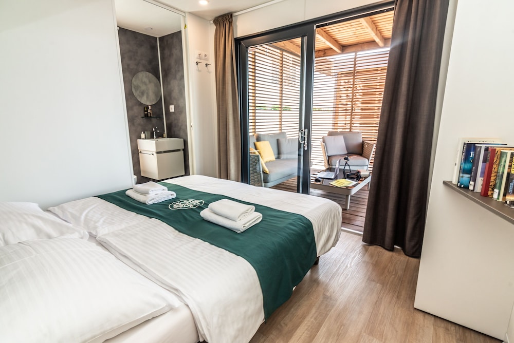 Casa mobile Luxury, 2 camere da letto, accesso alla piscina, vista mare (EVO Green)