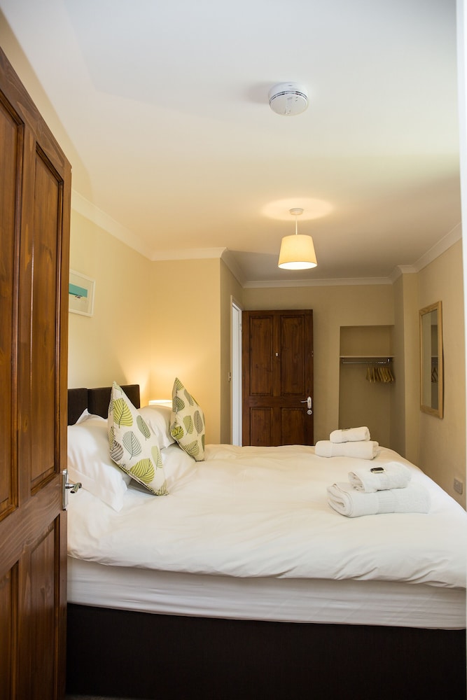 Classic Cottage, Accessible, Courtyard View (Pendragon Cottage Llamrai) photo 2