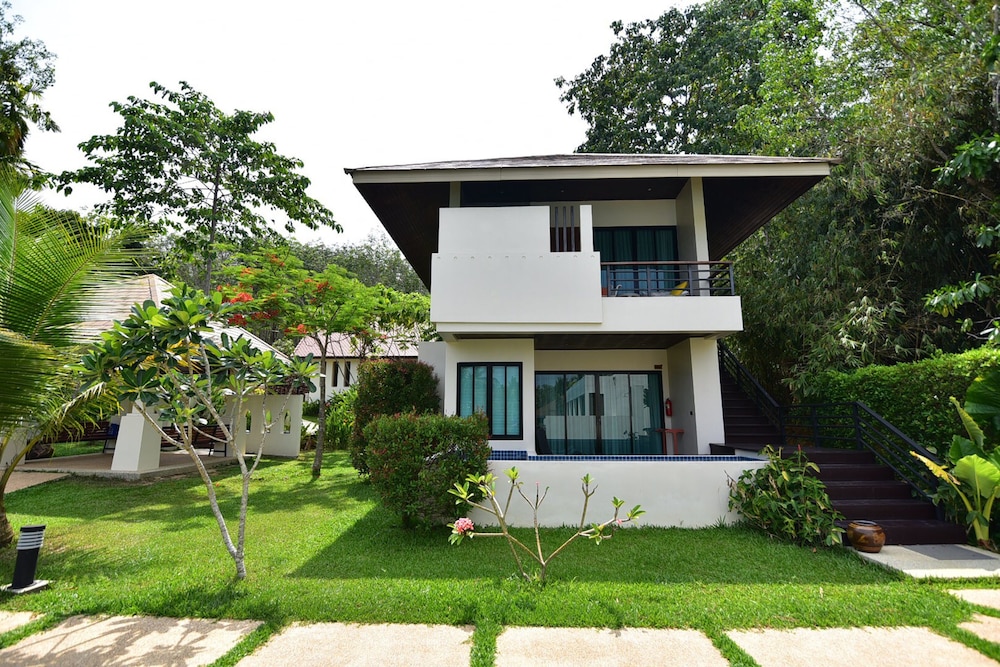 Duplex Upper Floor photo 2