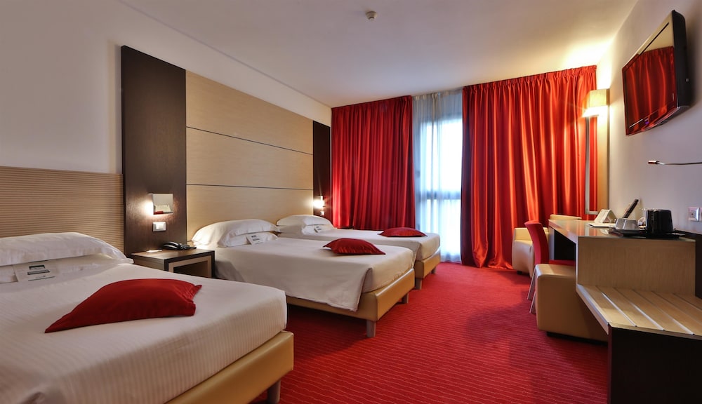 Comfort Room, Multiple Beds, Non Smoking - Photo 5