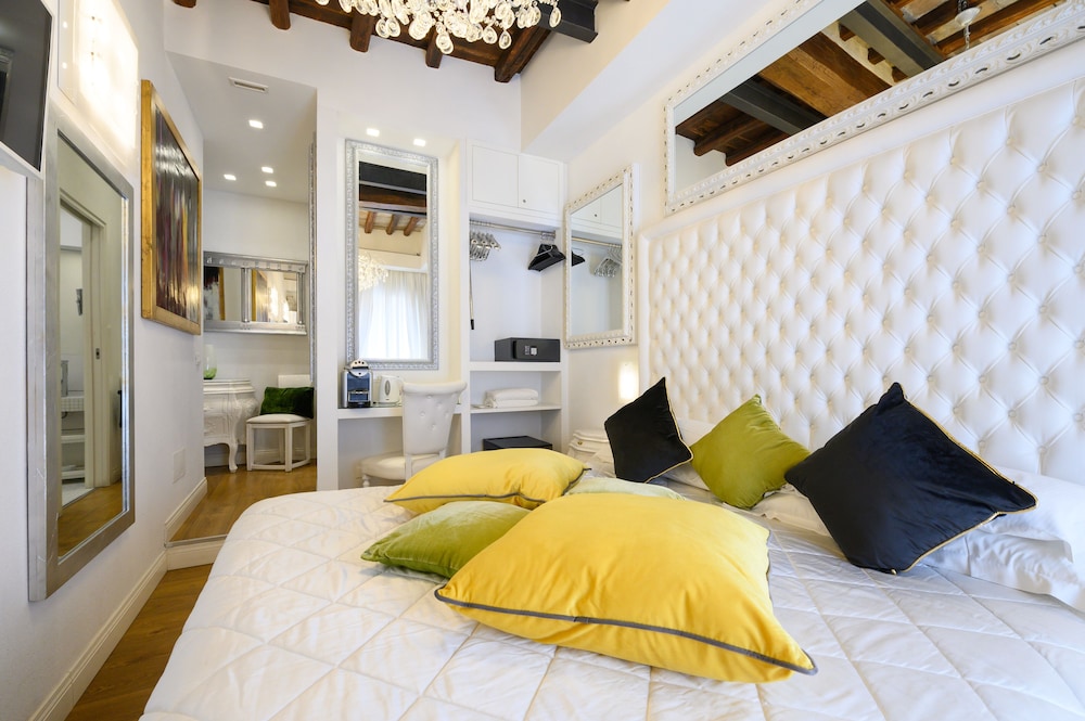Deluxe Double Room, Balcony, City View photo 2