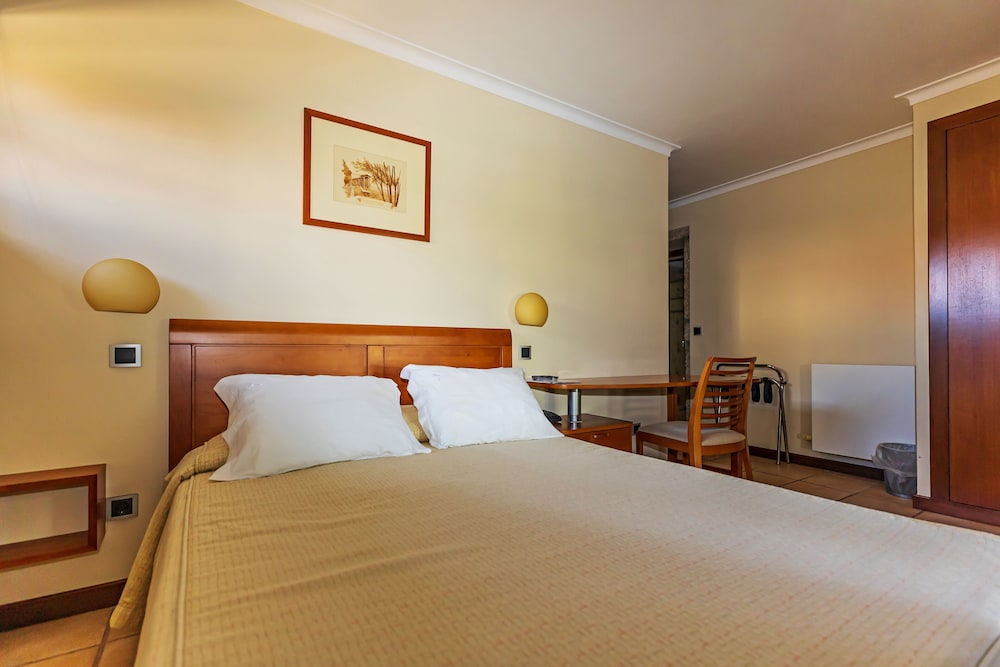Standard Double Room photo 3