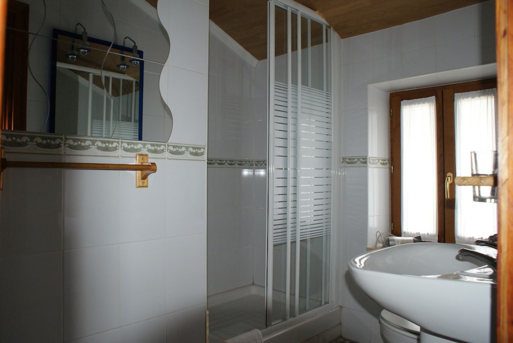 Double or Twin Room, Private Bathroom - Photo 8