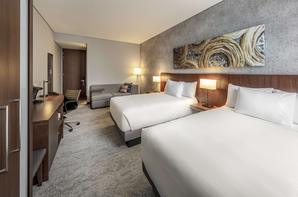 Deluxe Room, Multiple Beds (High Floor) - Photo 4