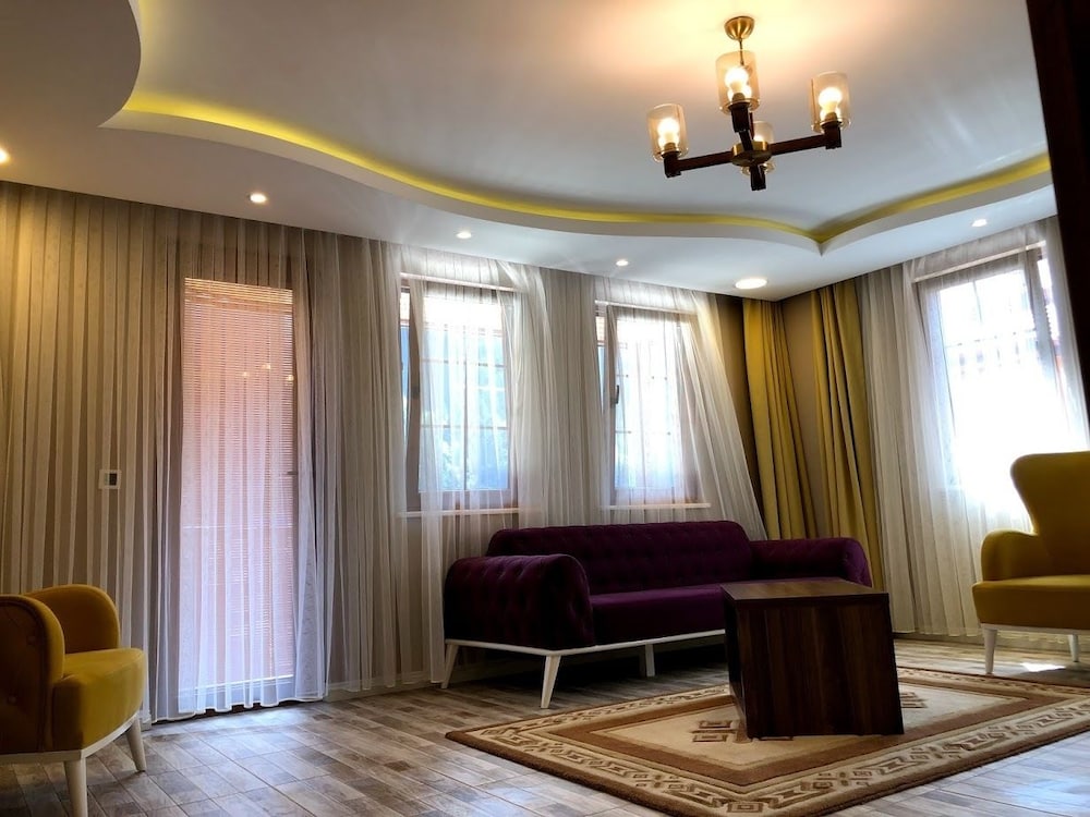 Royal Suite photo 2