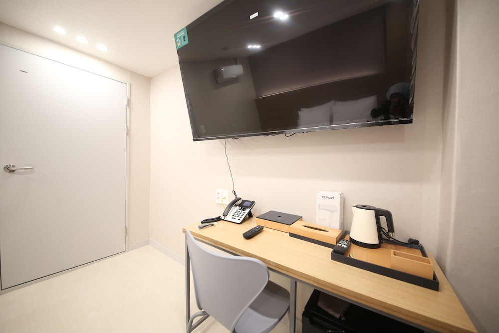 Family Residence photo 2