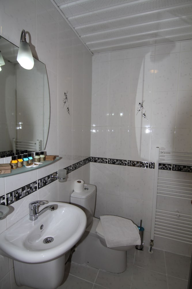 Economy Room (Basement) photo 3