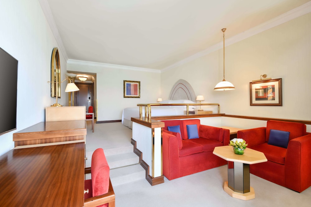 Deluxe Room, 1 King Bed, Balcony (View) - Photo 3