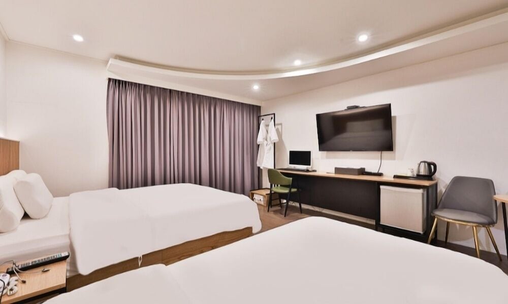 Deluxe Twin Room - Photo 5