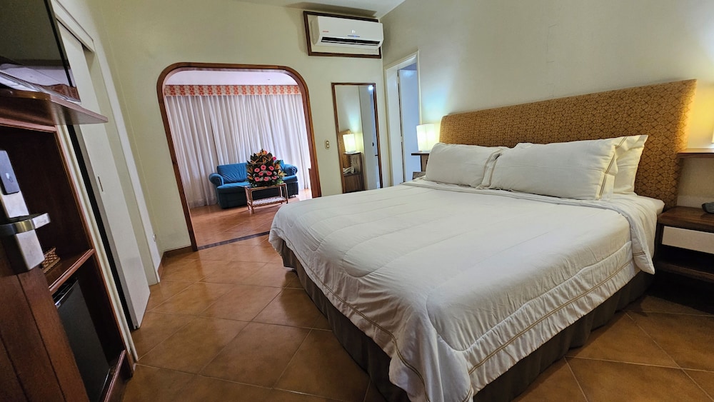 Junior Suite, Balcony, Mountain View